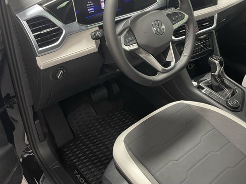 New 2025 Volkswagen Taos SE image 7