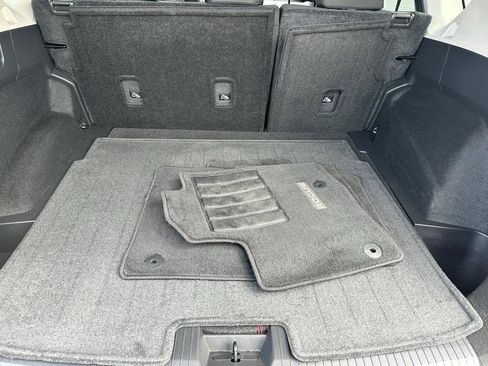 Used 2023 Nissan Rogue S image 9