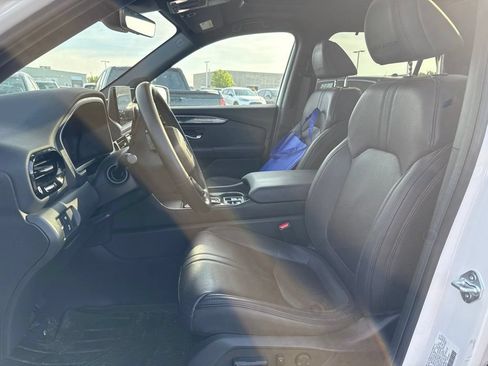 Used 2025 Honda Pilot Black Edition image 15
