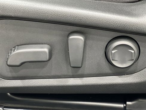 Used 2025 Subaru Crosstrek 2.0i Premium image 12