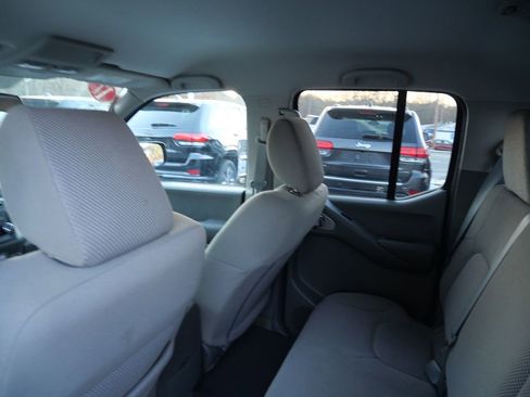 Used 2017 Nissan Frontier SV image 20