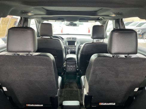 Used 2018 Ford Explorer XLT w/ Equipment Group 202A image 5