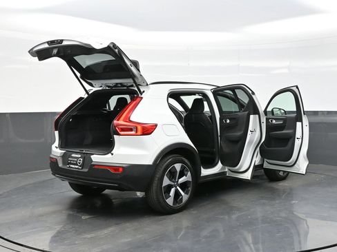 Used 2023 Volvo XC40 B5 Plus w/ Climate Package image 35