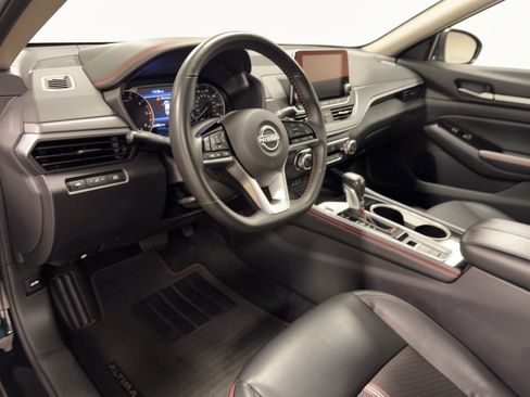 Used 2025 Nissan Altima 2.5 SR AWD/4WD image 4