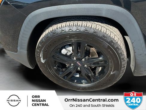 Used 2023 GMC Terrain AT4 image 9