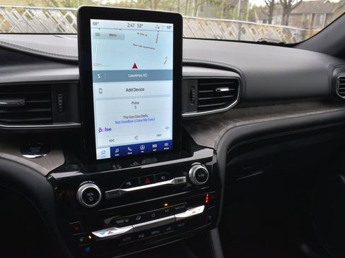 Certified 2023 Ford Explorer Platinum w/ Technology Package image 14