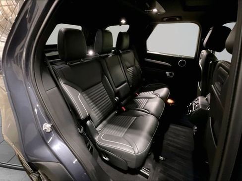 Used 2024 Land Rover Discovery Dynamic SE AWD/4WD image 29