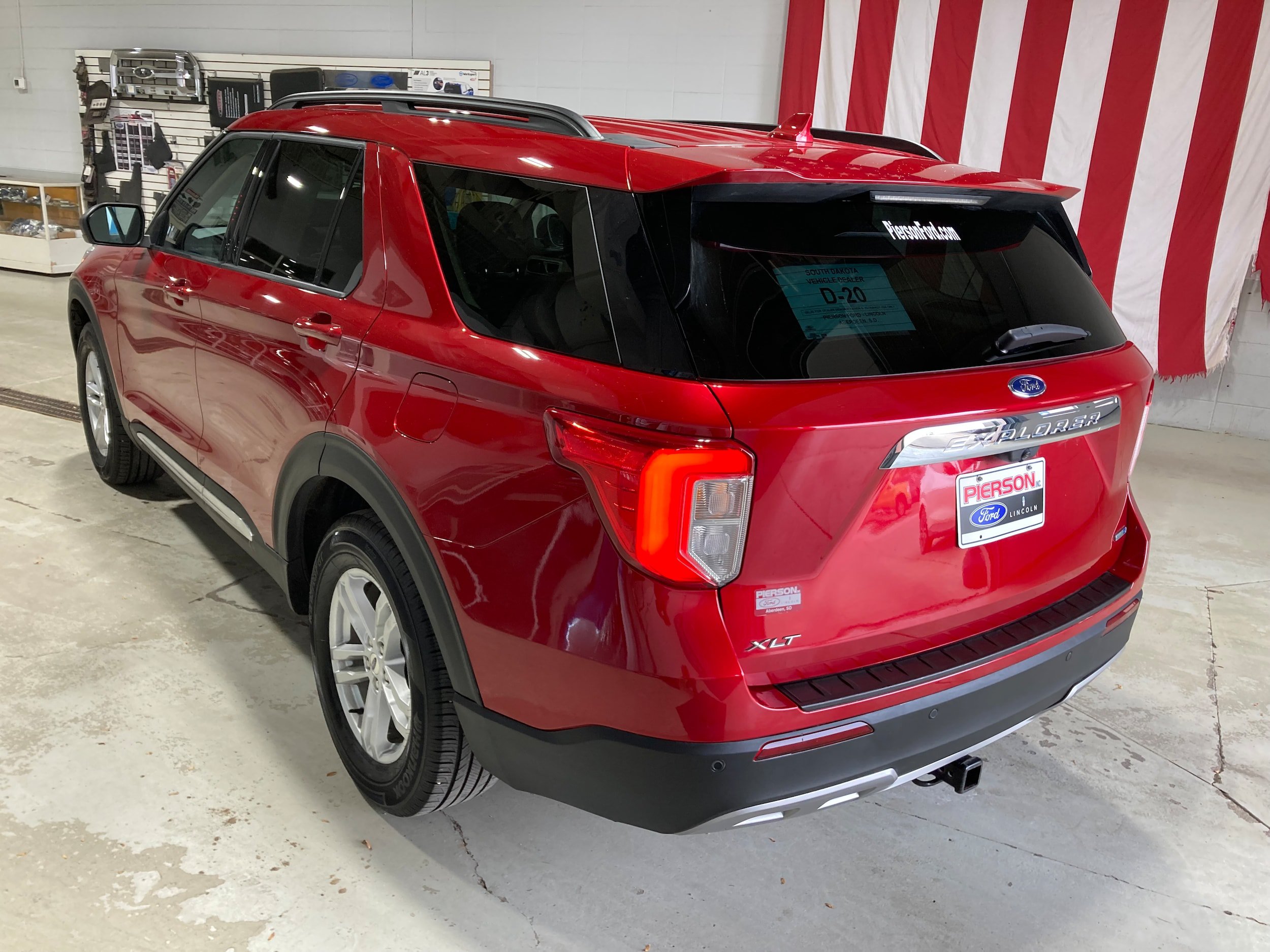 Used 2020 Ford Explorer XLT w/ Equipment Group 202A AWD/4WD image 15