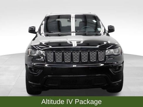 Used 2019 Jeep Grand Cherokee Altitude image 3