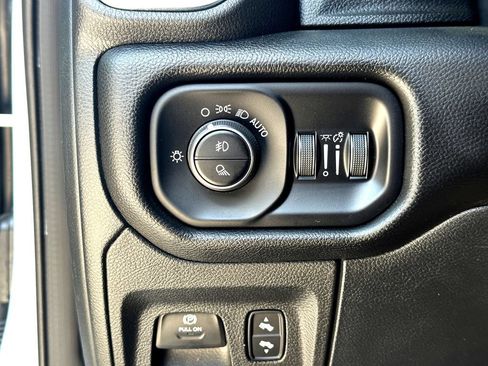 Used 2025 RAM 1500 Laramie AWD/4WD image 19