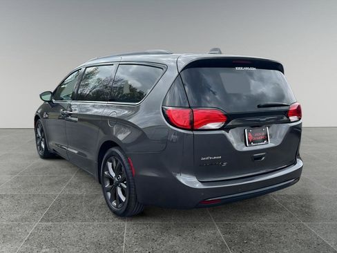 Used 2019 Chrysler Pacifica Touring Plus w/ S Appearance Package image 4