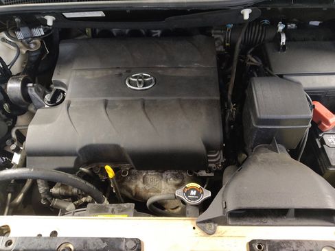 Used 2014 Toyota Sienna L image 30