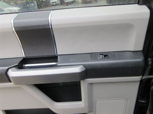 Used 2015 Ford F150 XLT RWD image 19