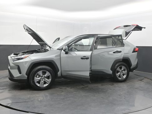 Used 2022 Toyota RAV4 XLE AWD/4WD image 41