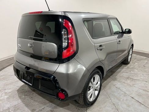 Used 2016 Kia Soul + image 9
