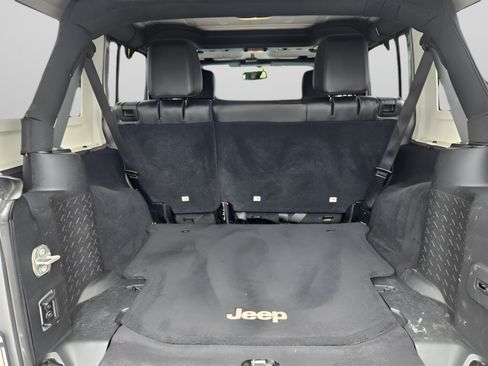 Used 2017 Jeep Wrangler Unlimited Sahara AWD/4WD image 25