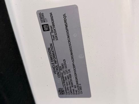 Used 2024 GMC Yukon XL SLT w/ SLT Premium Package image 4