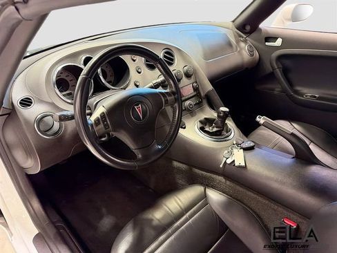 Used 2006 Pontiac Solstice Convertible w/ Premium Package image 9