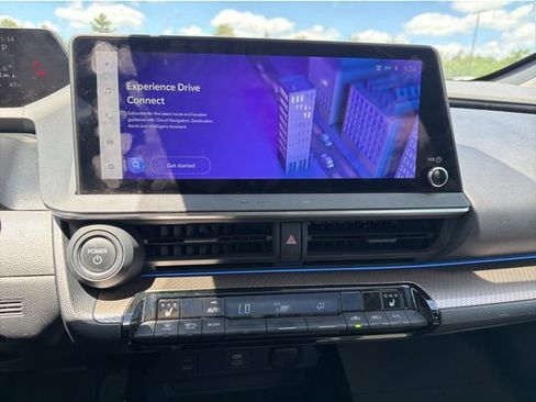 Used 2024 Toyota Prius XLE FWD image 25