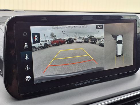 Used 2023 Hyundai Santa Fe SEL w/ Premium Package image 10