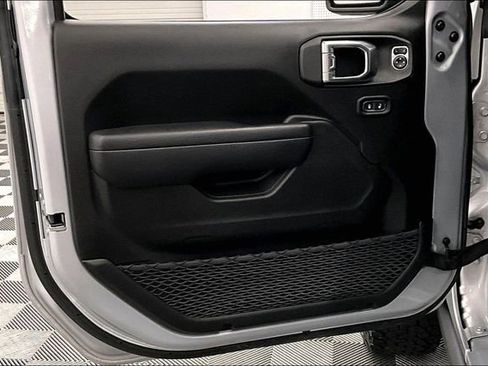 Used 2024 Jeep Wrangler Unlimited Rubicon w/ Technology Group AWD/4WD image 19