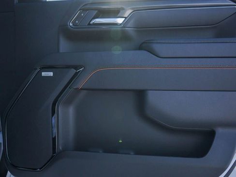 New 2026 GMC Sierra 2500 AT4 w/ AT4 Premium Plus Package AWD/4WD image 8