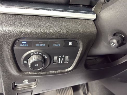 Used 2023 Jeep Grand Cherokee Trailhawk w/ Luxury Tech Group III AWD/4WD image 30