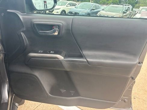 Used 2023 Toyota Tacoma TRD Off-Road w/ Technology Package AWD/4WD image 14