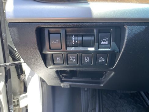 Used 2018 Subaru Outback 2.5i Limited AWD/4WD image 20