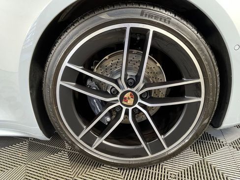 Used 2025 Porsche 911 Carrera RWD image 13