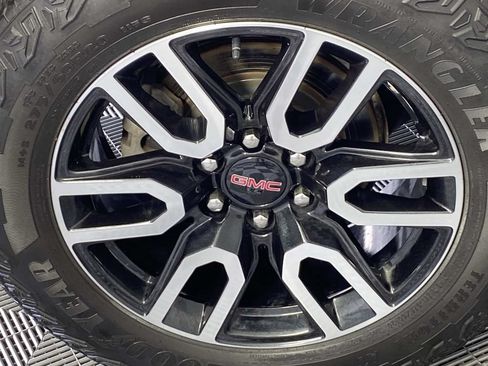 Used 2023 GMC Yukon XL AT4 w/ AT4 Premium Package AWD/4WD image 29