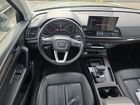 Used 2023 Audi Q5 2.0T Premium w/ Convenience Package image 9