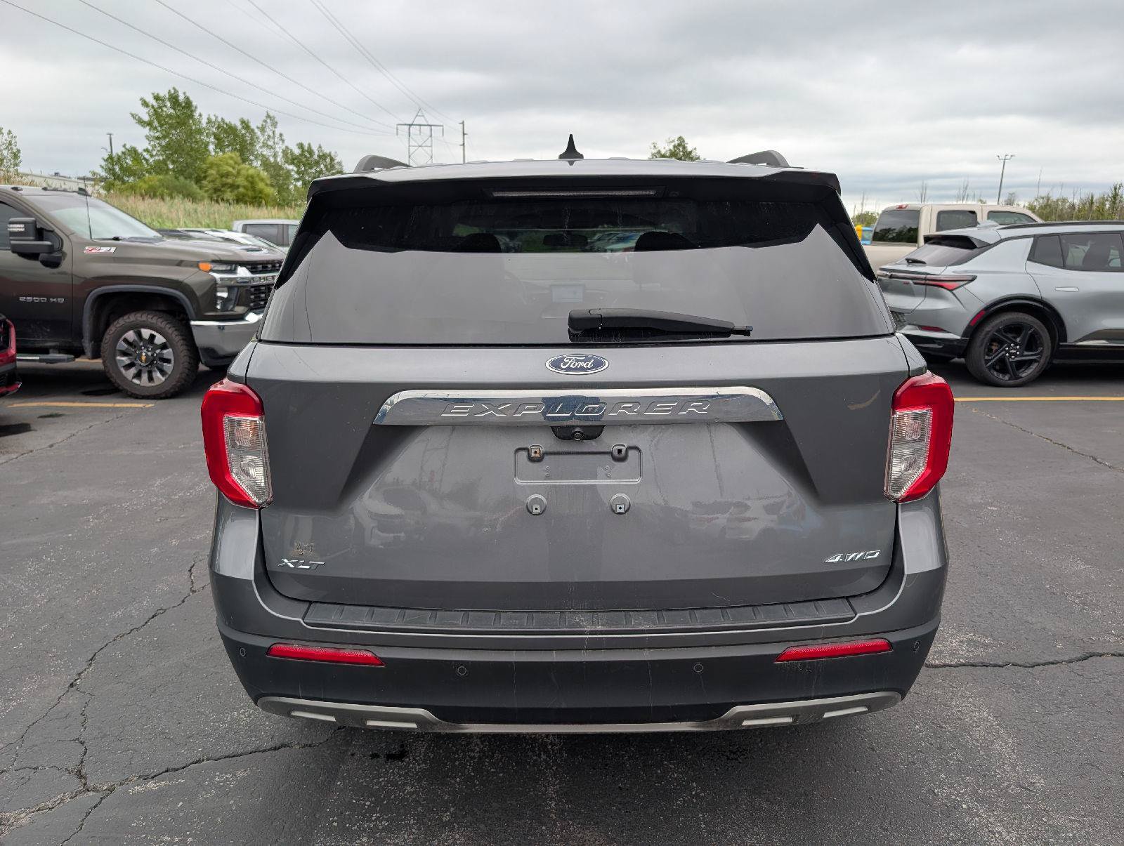 Used 2022 Ford Explorer XLT w/ Equipment Group 202A AWD/4WD image 9