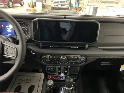 New 2026 Jeep Wrangler Unlimited Rubicon AWD/4WD image 8
