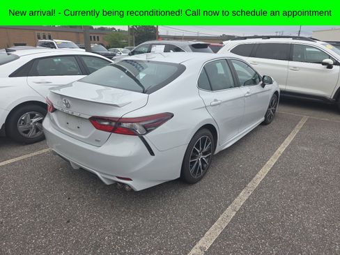 Used 2023 Toyota Camry SE FWD image 5