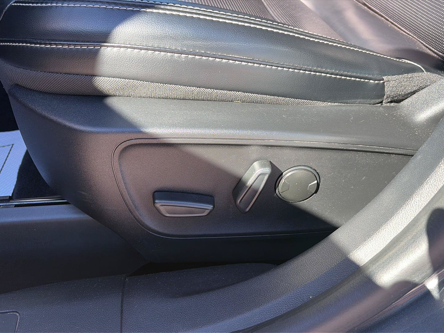 Used 2023 Ford Escape Platinum AWD/4WD image 16