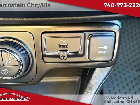 Used 2023 Jeep Renegade Trailhawk AWD/4WD image 28