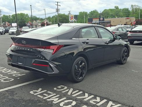 New 2026 Hyundai Elantra SEL Sport Premium FWD image 5