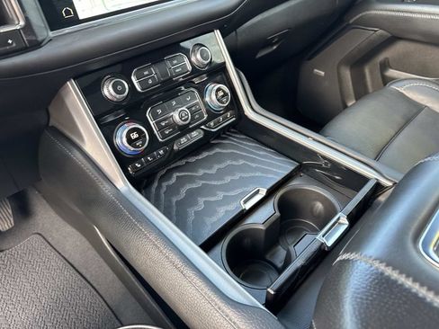 Used 2023 GMC Yukon XL Denali RWD image 28