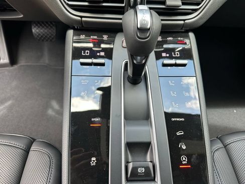 Used 2026 Porsche Macan AWD/4WD image 25