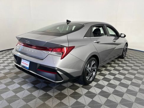 Used 2025 Hyundai Elantra SEL FWD image 14