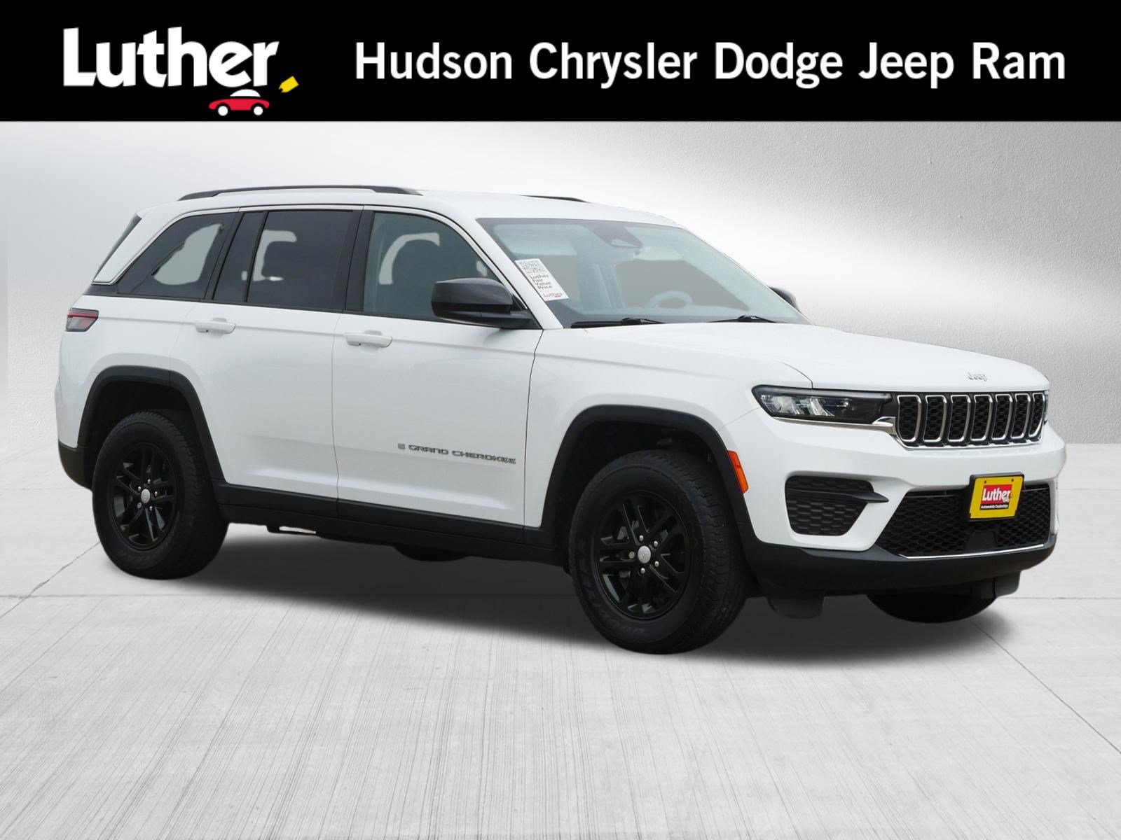 Used 2023 Jeep Grand Cherokee Laredo w/ Luxury Tech Group I AWD/4WD image 1