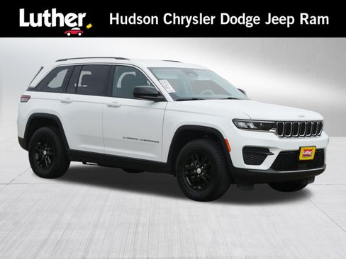 Used 2023 Jeep Grand Cherokee Laredo w/ Luxury Tech Group I AWD/4WD image 1