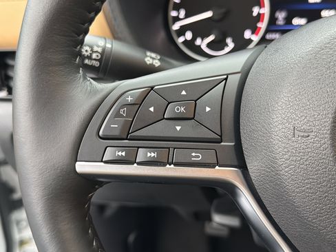 Used 2024 Nissan Sentra SV w/ SV Premium Package image 25