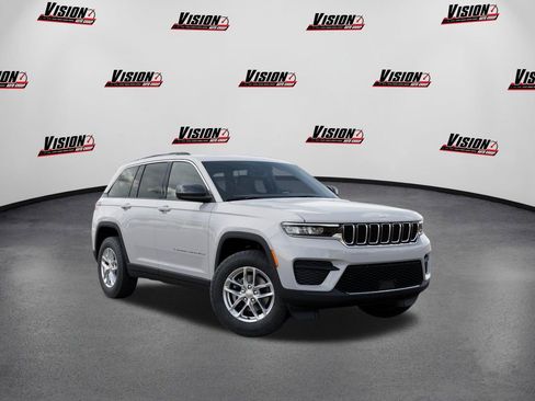 New 2025 Jeep Grand Cherokee Laredo w/ Luxury Tech Group I AWD/4WD image 5