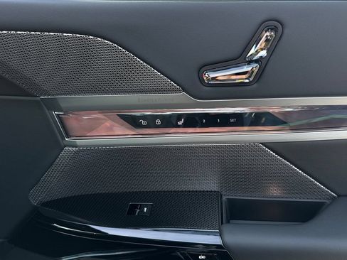 New 2026 BMW i7 xDrive60 w/ Executive Package AWD/4WD image 18