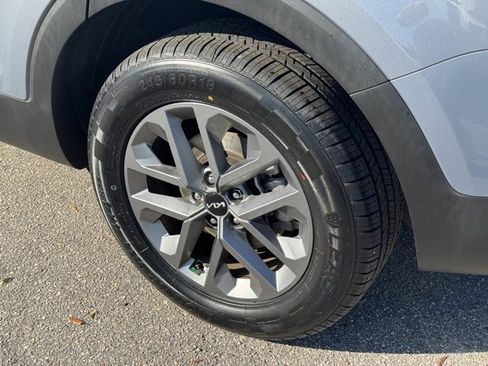 Certified 2024 Kia Telluride LX image 8