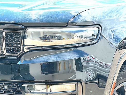 Used 2023 Jeep Grand Wagoneer Series III AWD/4WD image 4