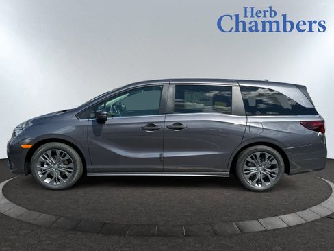New 2026 Honda Odyssey Touring image 11