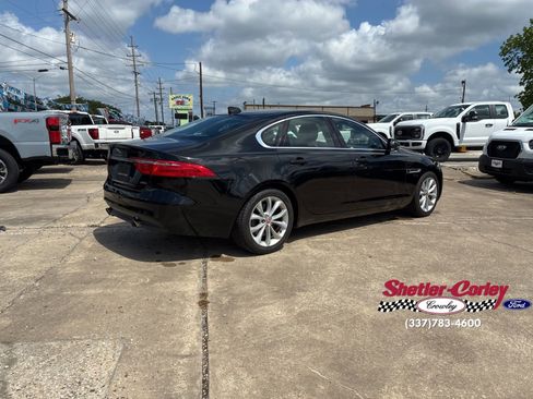 Used 2018 Jaguar XF Premium RWD image 16